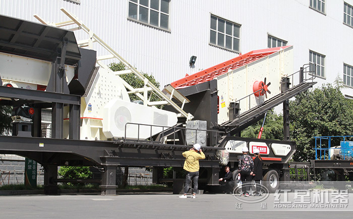 客戶到紅星機(jī)器廠區(qū)參觀考察設(shè)備